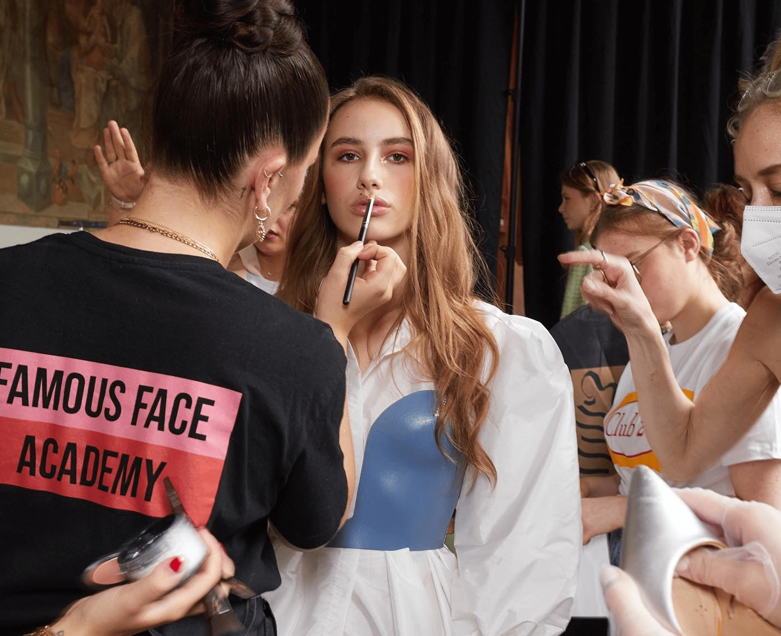 Famous Face Academy Schüler schminken Models