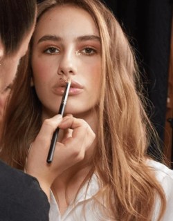 Famous Face Academy Schüler schminken Models