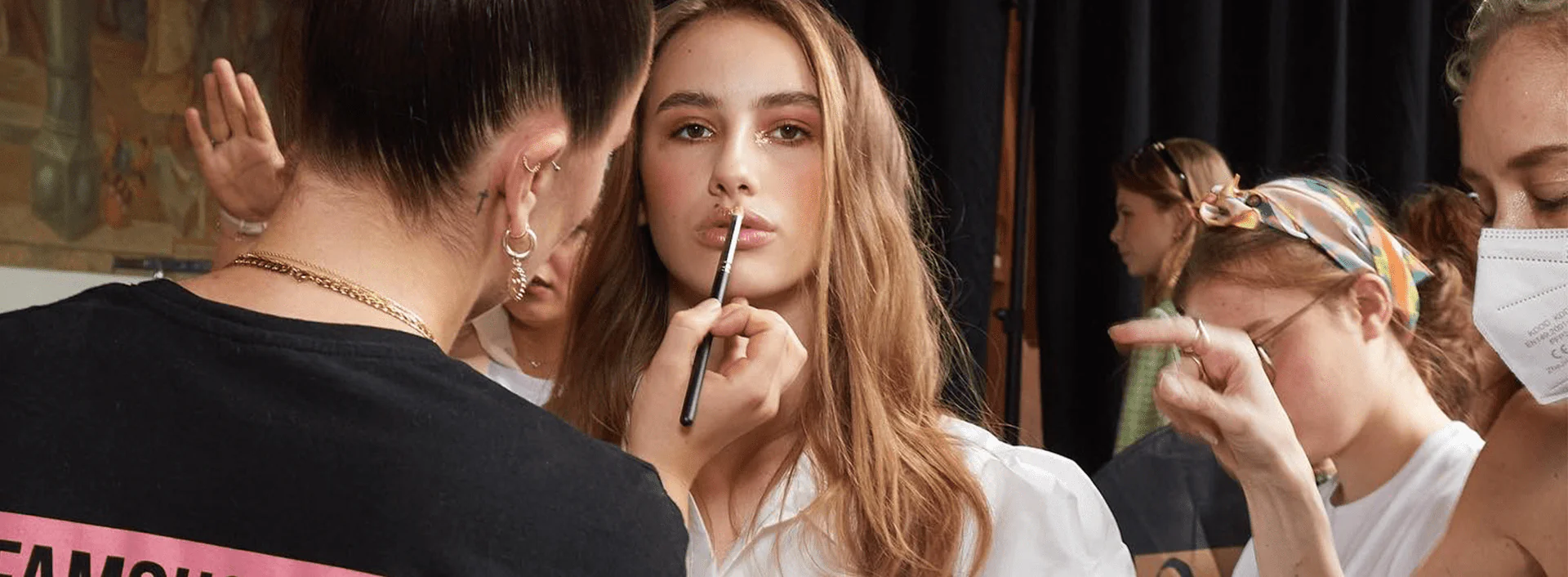 Frankfurt Fashion Week Famous Face Academy Schüler schminken Models